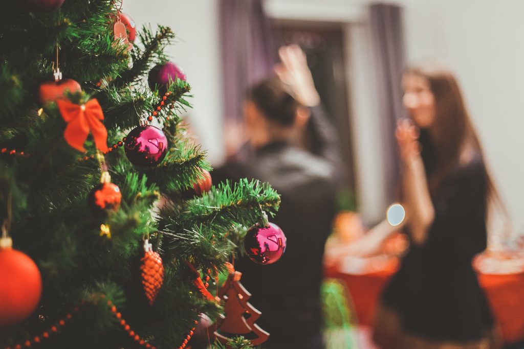 4 tips to organise a successful office Christmas party